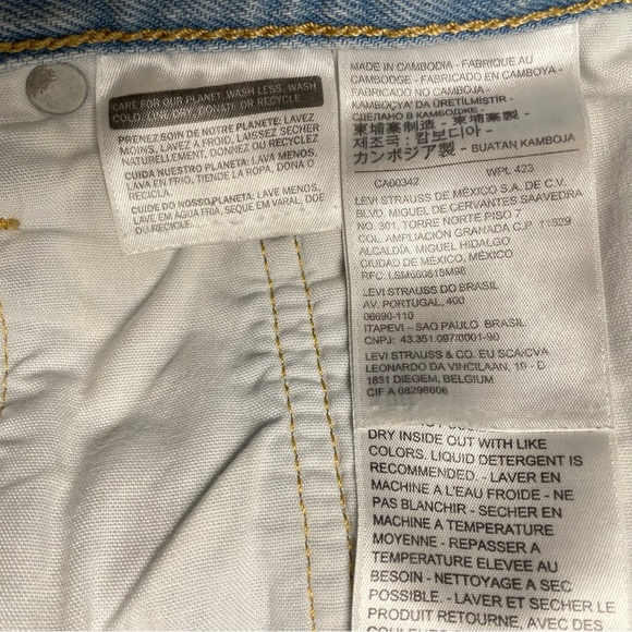 Levi’s 501 Shorts High Waist Raw Hem Faded Blue Size 32 100% Cotton Button Fly - Picture 7 of 16